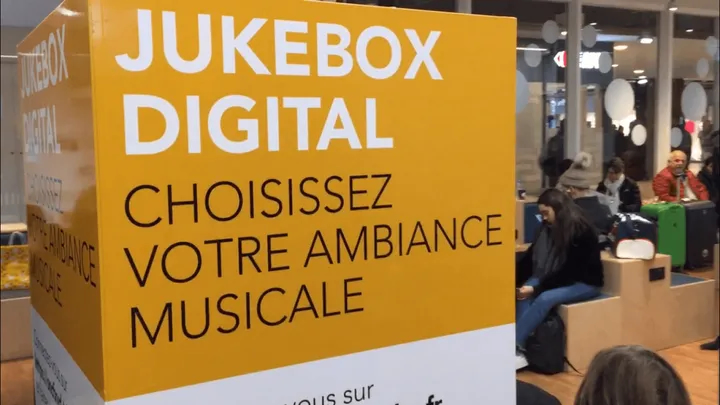 Un totem musical pour animer l'expérience client d'un centre commercial