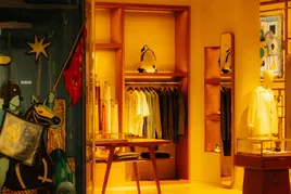 boutique magasin ambiance chaleureuse retail vêtement prêt à porter