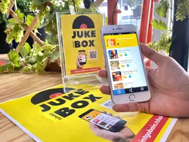 Jukebox phygital et connecté en magasin à Lyon pour proposer une expérience client interactive 