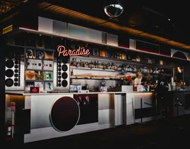 musique bar design comptoir cocktail moderne 